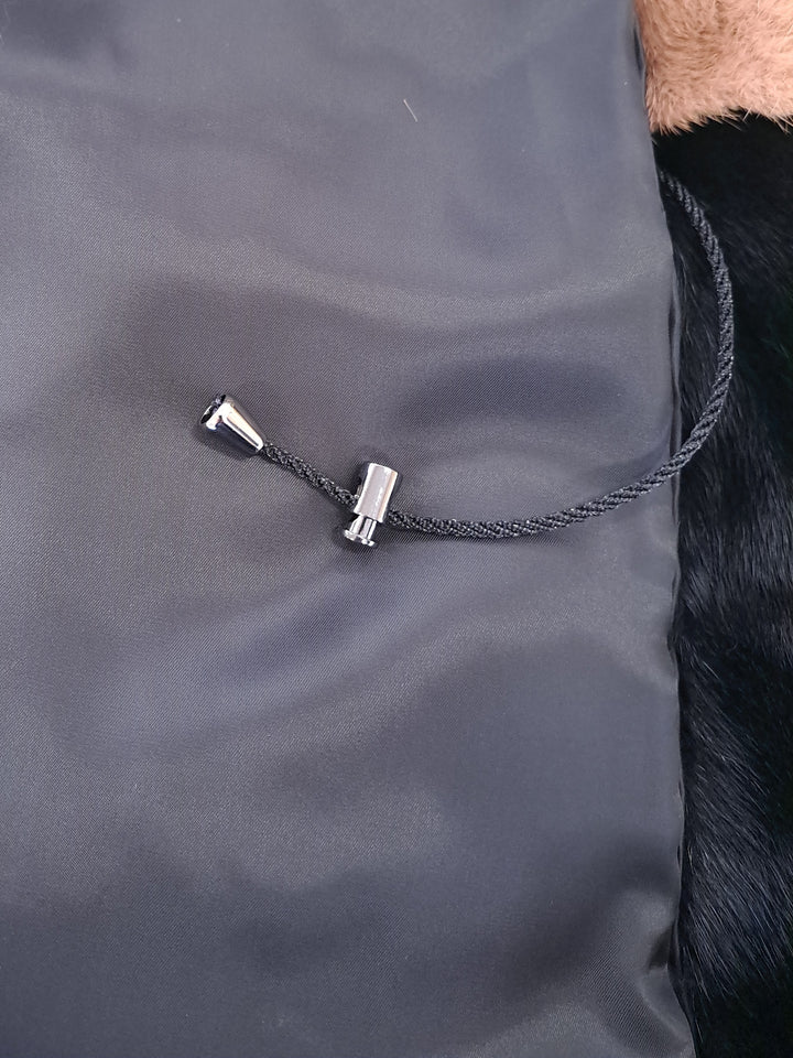 Ganaia, 85 cm. - Kragen – Nerz – Damen – Schwarz und Staubrosa