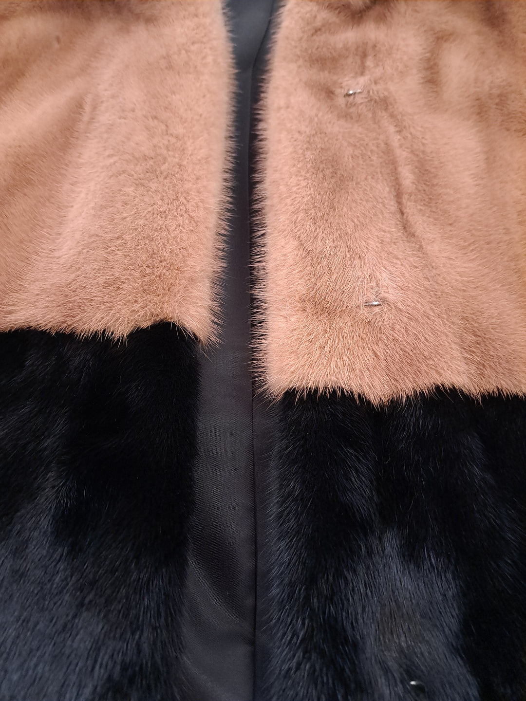 Ganaia, 85 cm. - Kragen – Nerz – Damen – Schwarz und Staubrosa