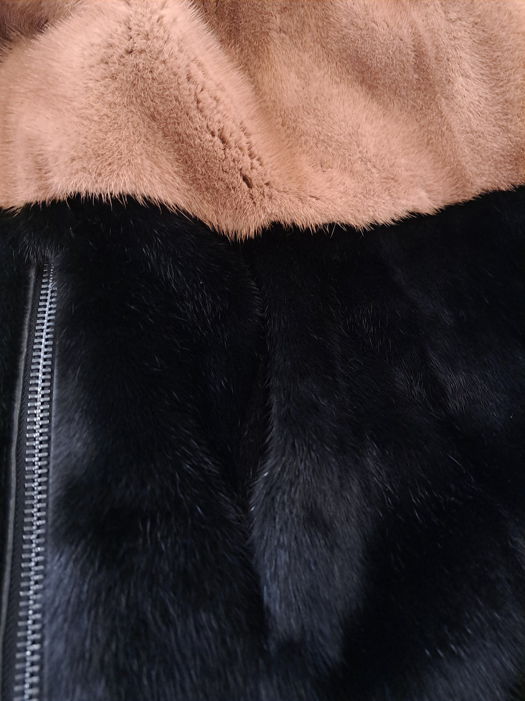 Ganaia, 85 cm. - Kragen – Nerz – Damen – Schwarz und Staubrosa