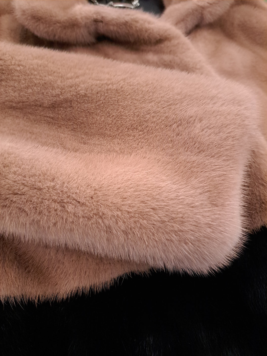 Ganaia, 85 cm. - Kragen – Nerz – Damen – Schwarz und Staubrosa