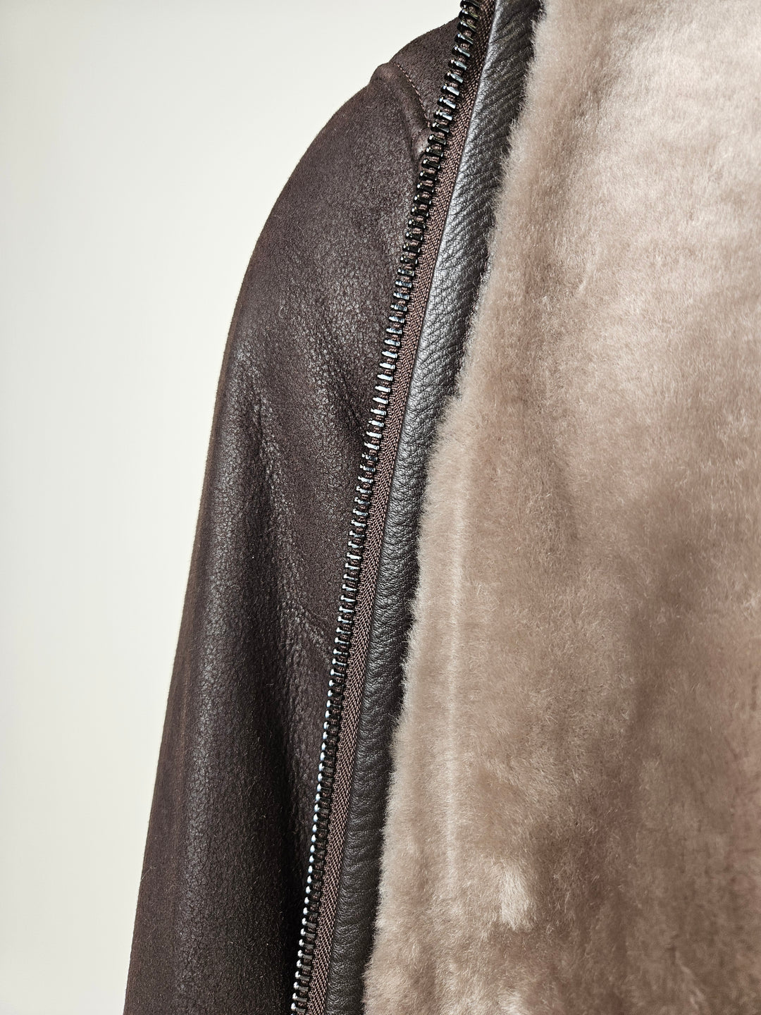 Hank, 68 cm. - Collar Nappa Lamb Crack - Man Dark Brown