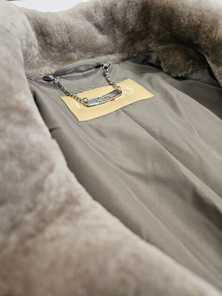 Janka, 70 cm. - Collar Wave Lamb - Women Taupe
