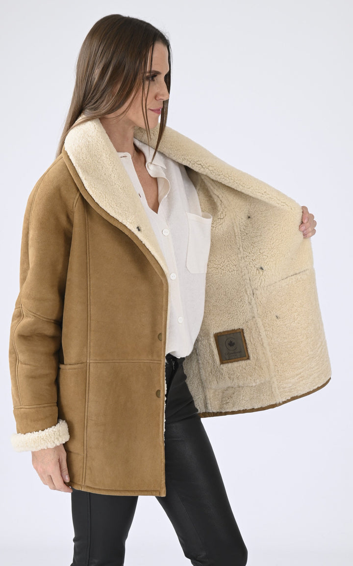 A "SERENA CORTO" Camel La Canadienne Veste Femme interior photo
