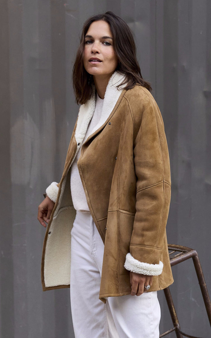 A "SERENA CORTO" Camel La Canadienne Veste Femme opened photo