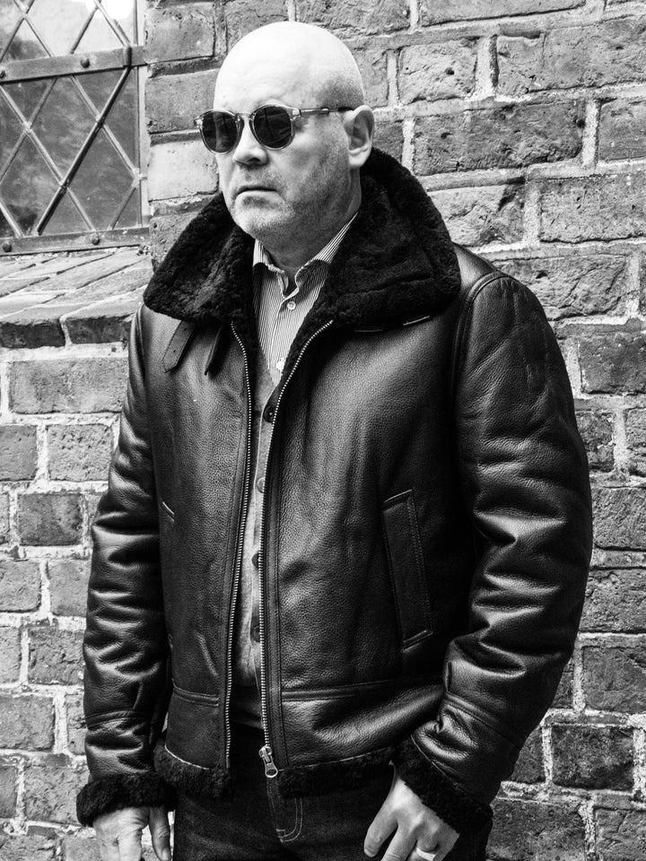 Ilian, 69 cm. - krave - lam crackle - mand - sort