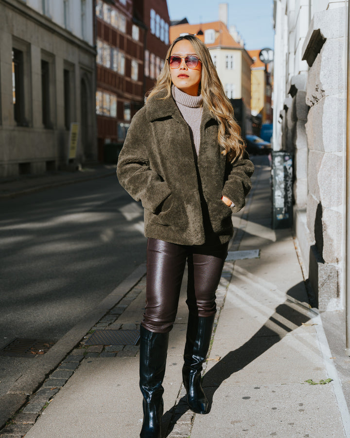 Irene, 65 cm. - Halsbånd - Krøllet lam - Kvinder - Hæren