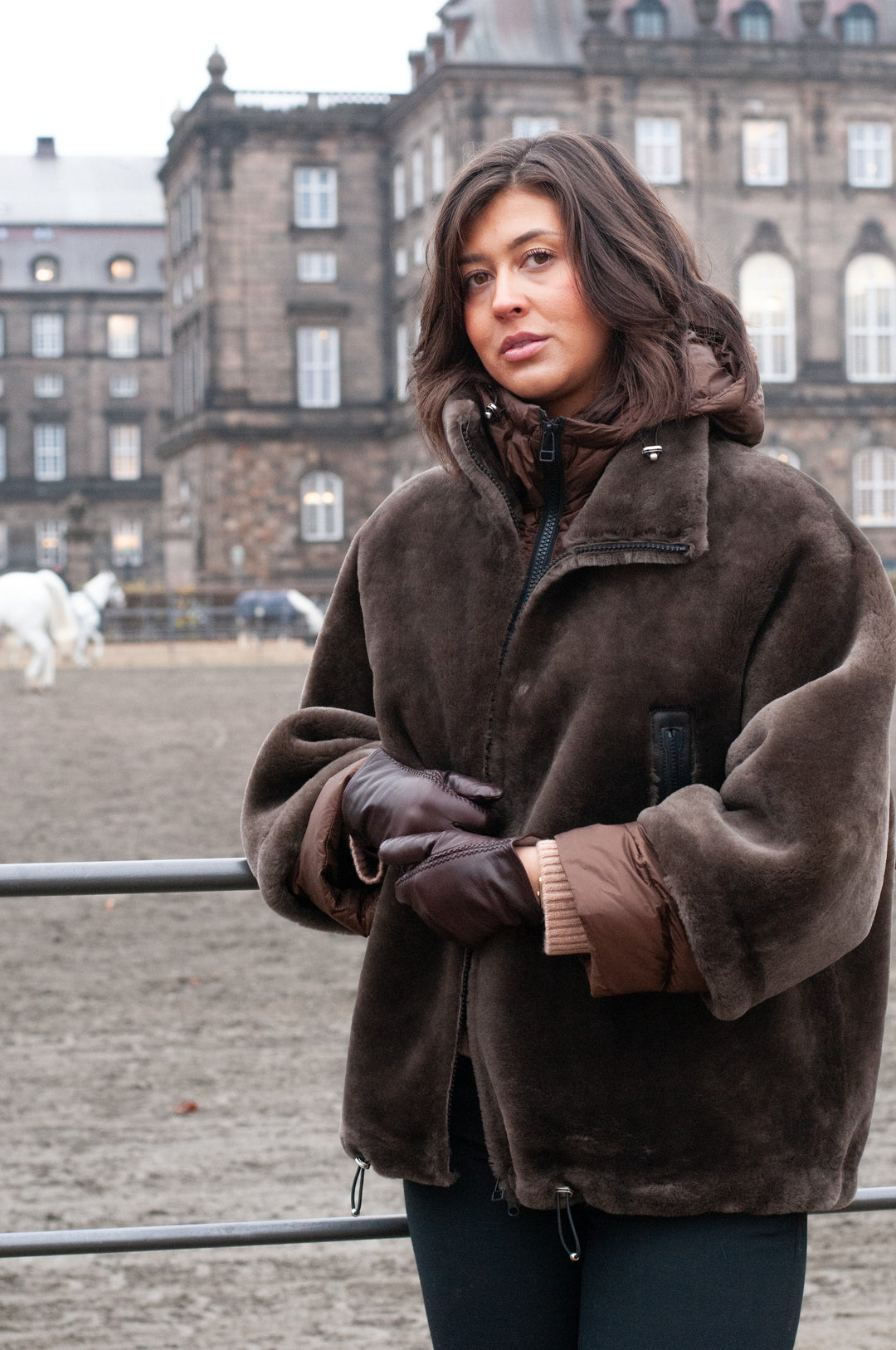 Idane, 69 cm. - Kapuze - glattes Lammhaar - Damen - Braun