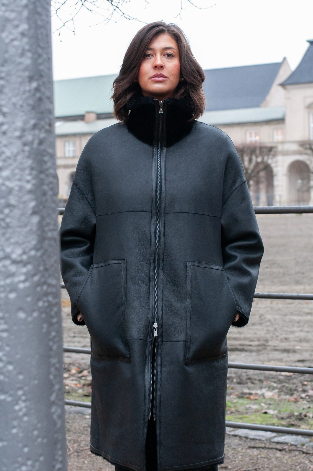 Isilda 105 cm. - Rulam frakke - Dame - Sort