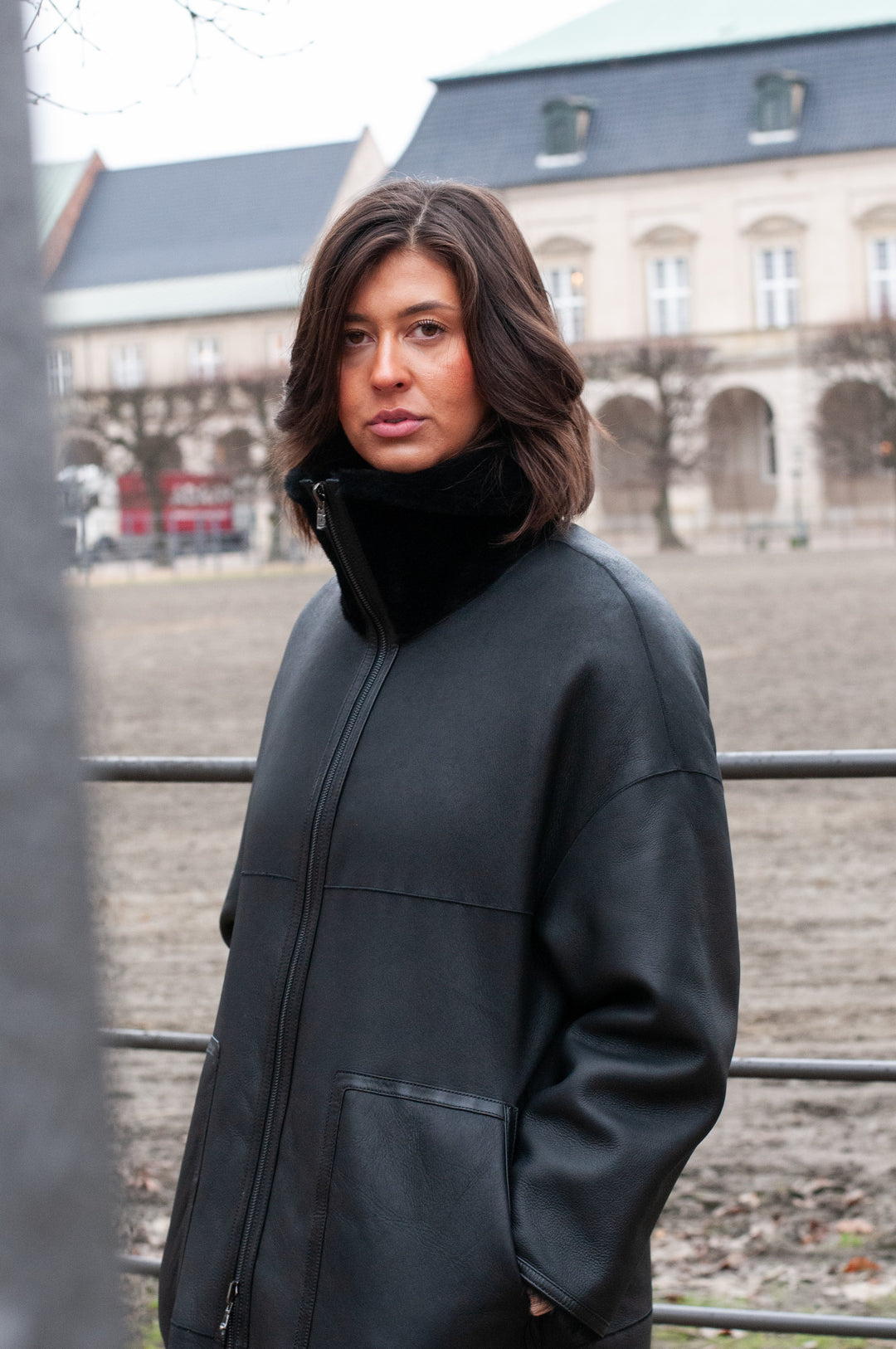 Isilda 105 cm. - Rulam frakke - Dame - Sort