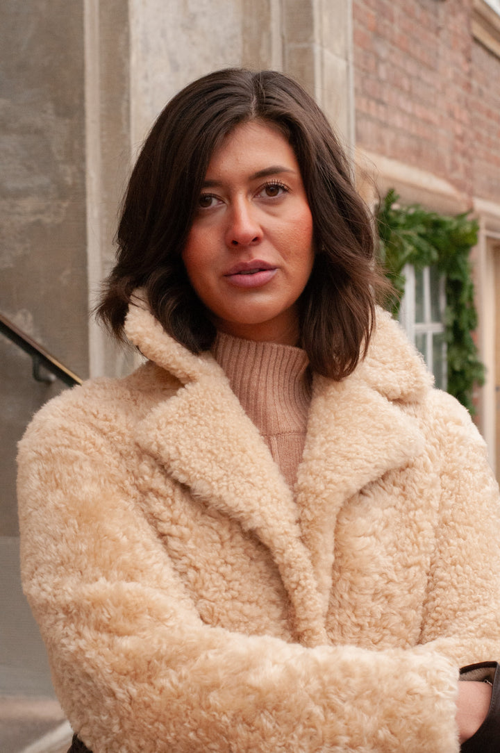 Izia, 105 cm. - Halsband - La Coon Lamb - Damen - Helles Kamel