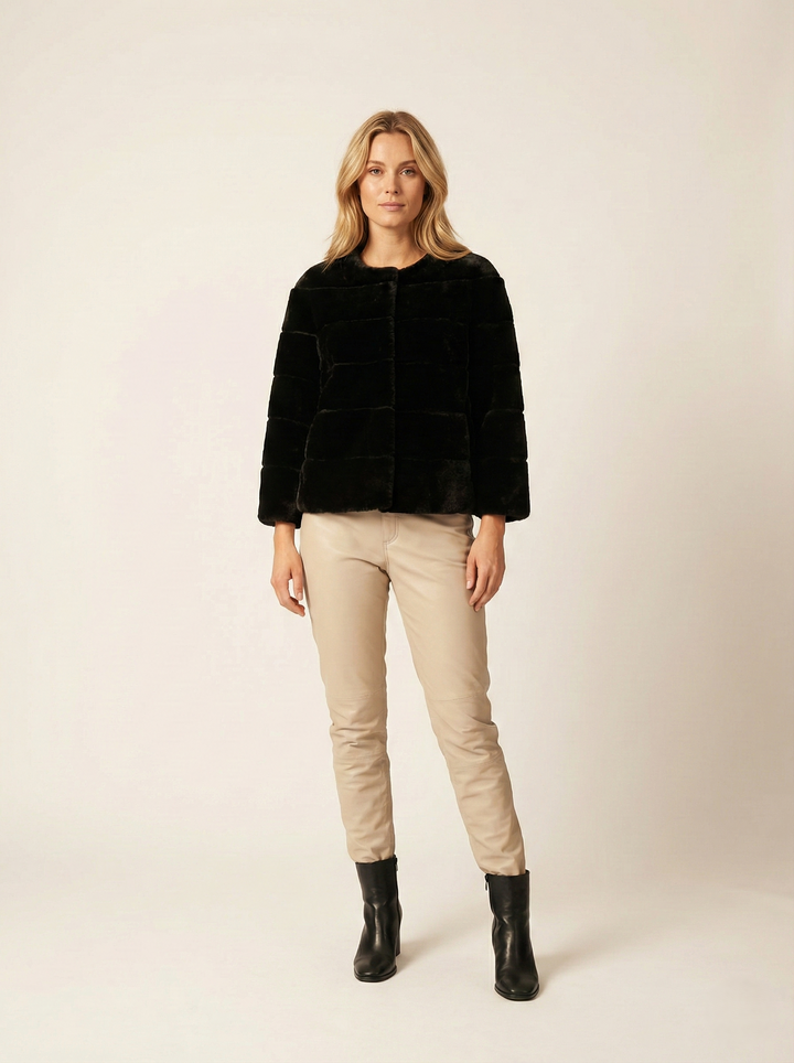 Horiane, 55 cm. - Lamm rakt hår - Dam - Svart