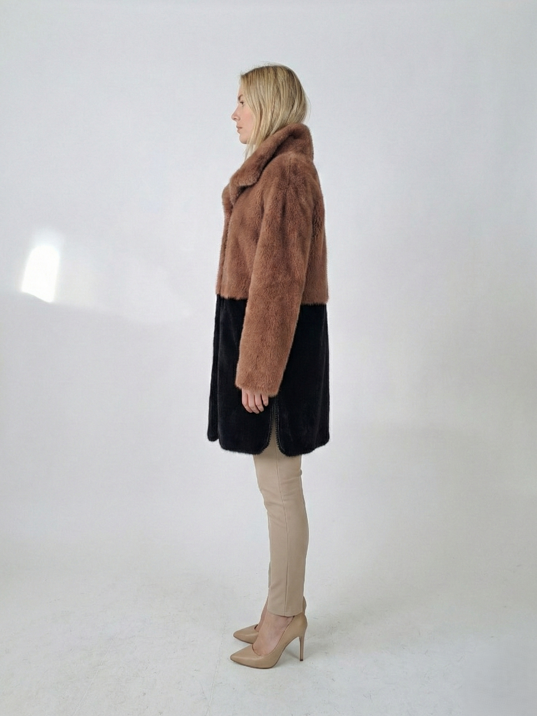 Ganaia, 85 cm. - Kragen – Nerz – Damen – Schwarz und Staubrosa