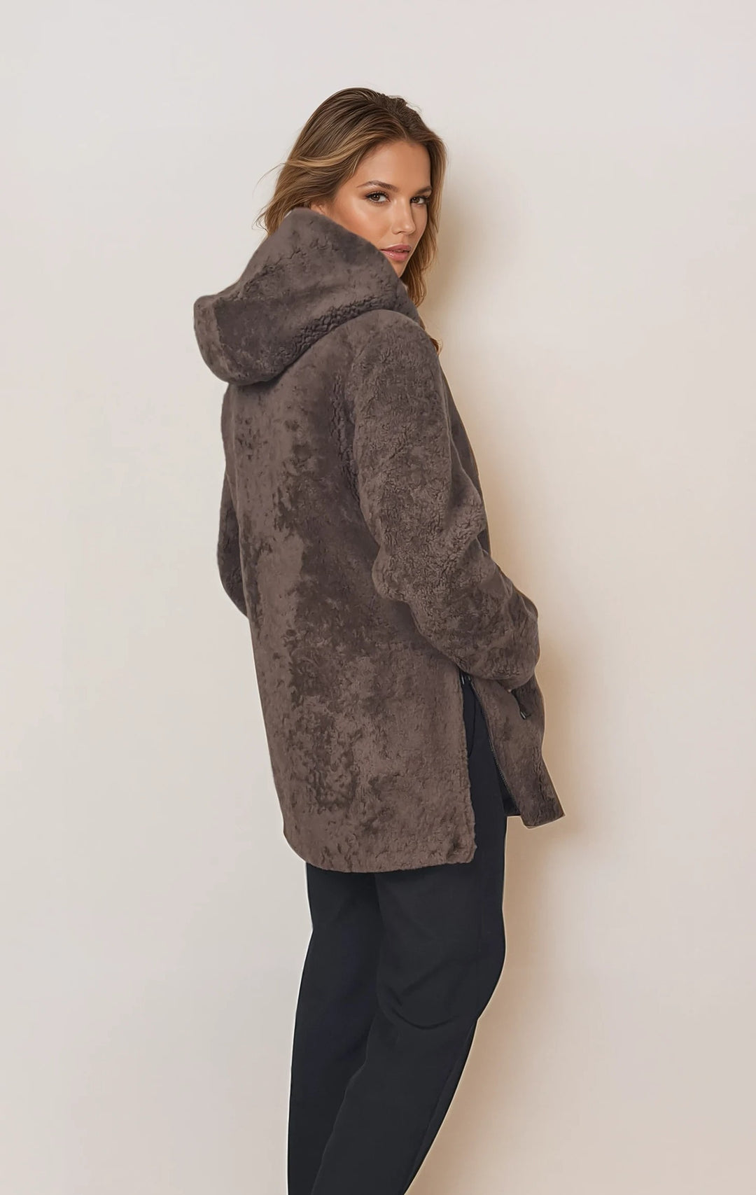 Helena, 75 cm. - Hætte - Krøllet lam - Damer - Brun