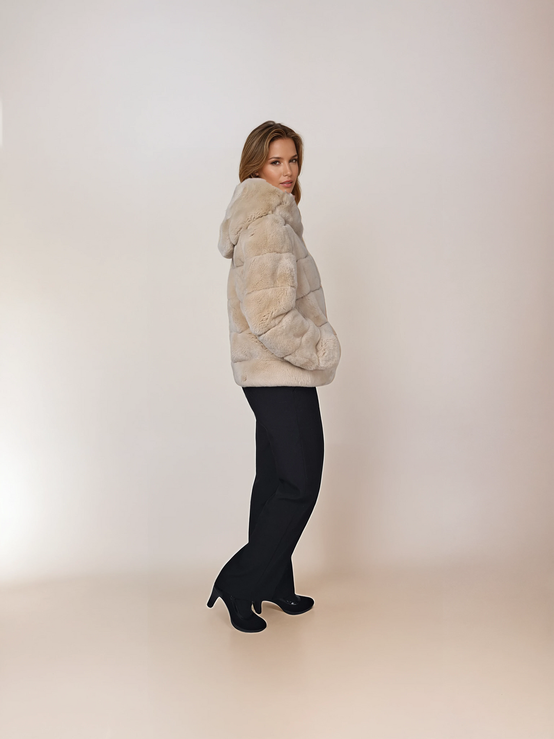 Petrovski, 60 cm. - Hood - Rex - Kvinner - Krem