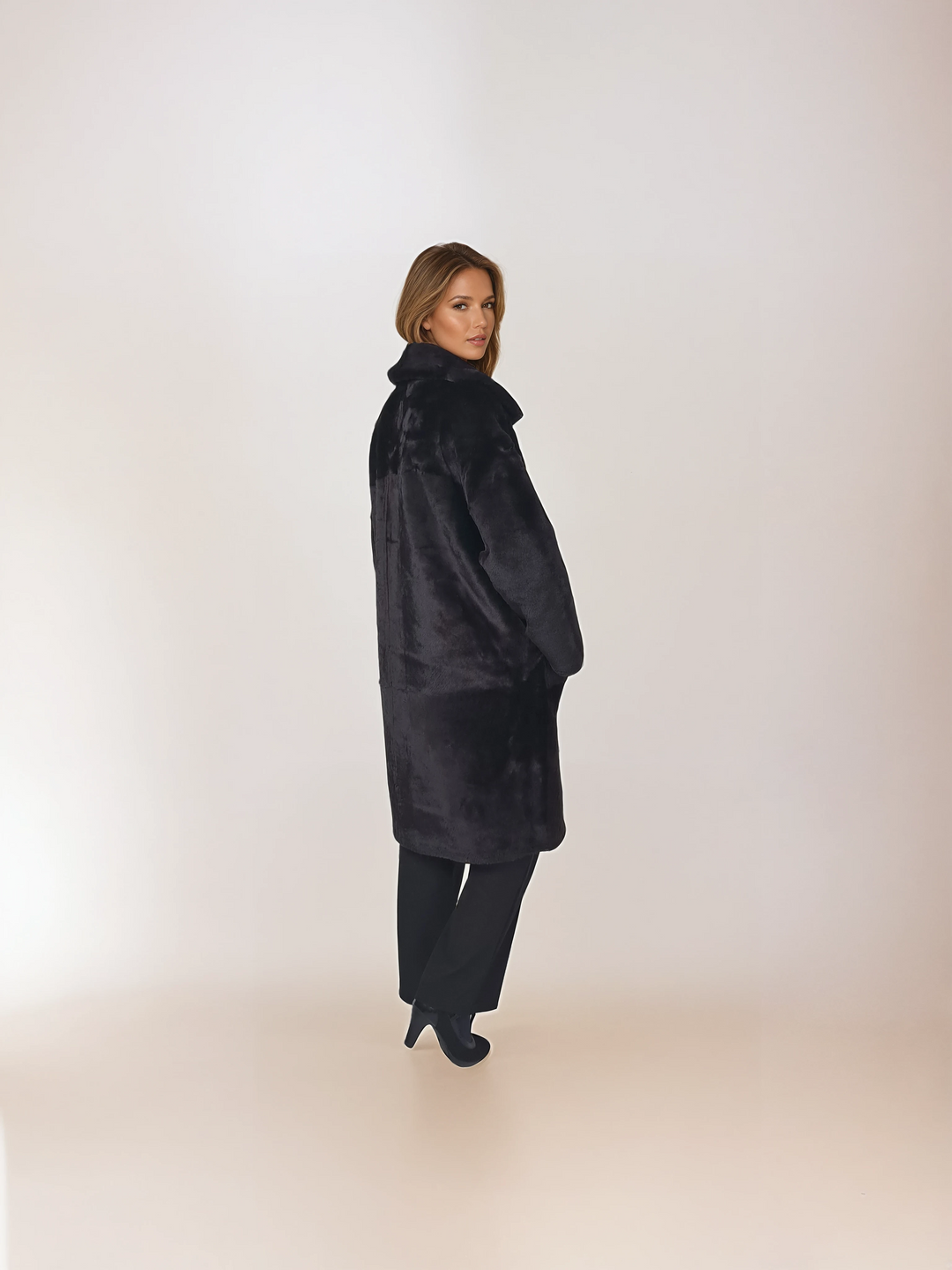 Isilda, 105 cm. - Kragen - Nappa-Lamm - Damen - Dunkelbraun