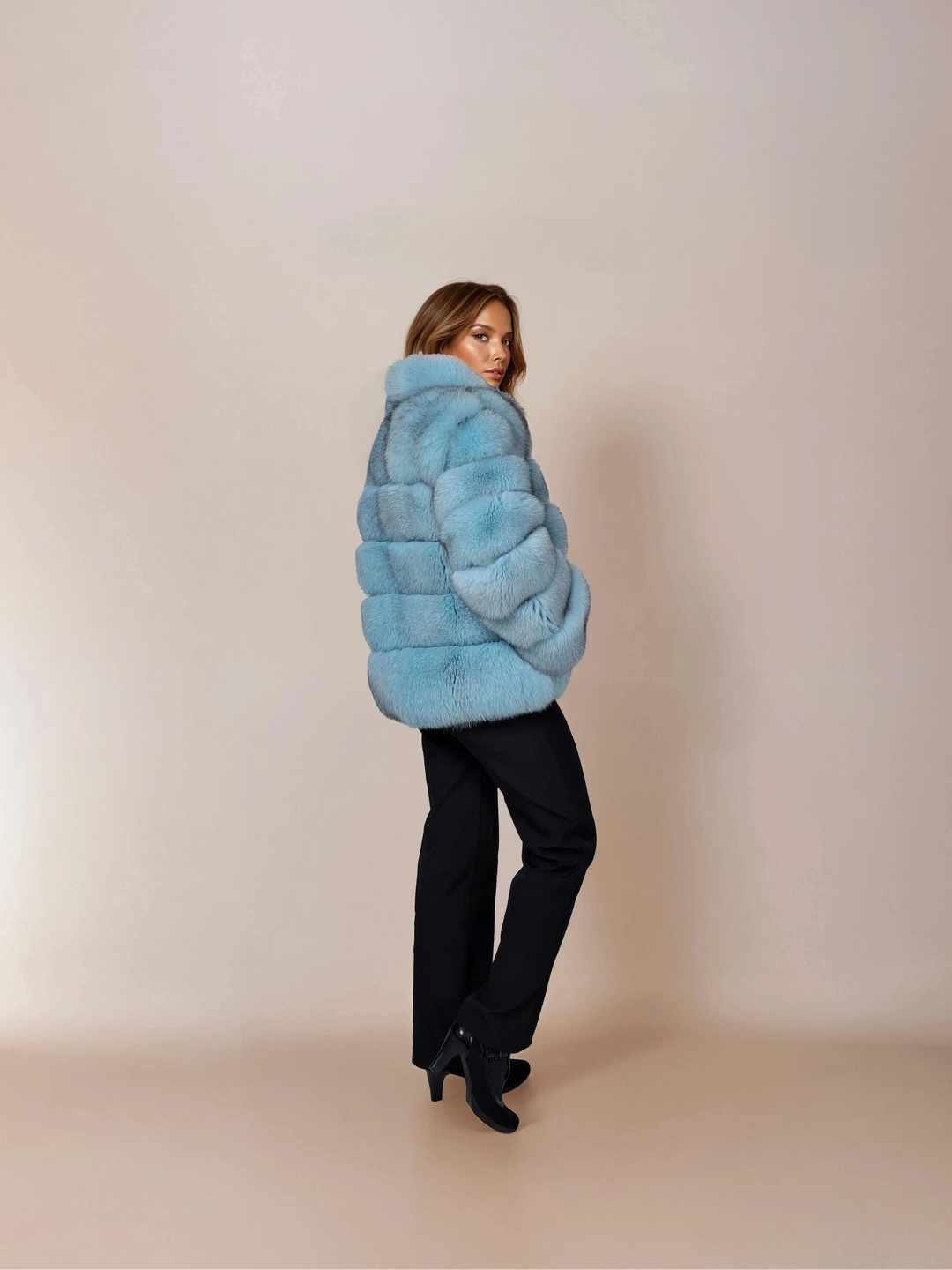 Virginia, 60 cm. - Blue Fox - Dam - Turkos