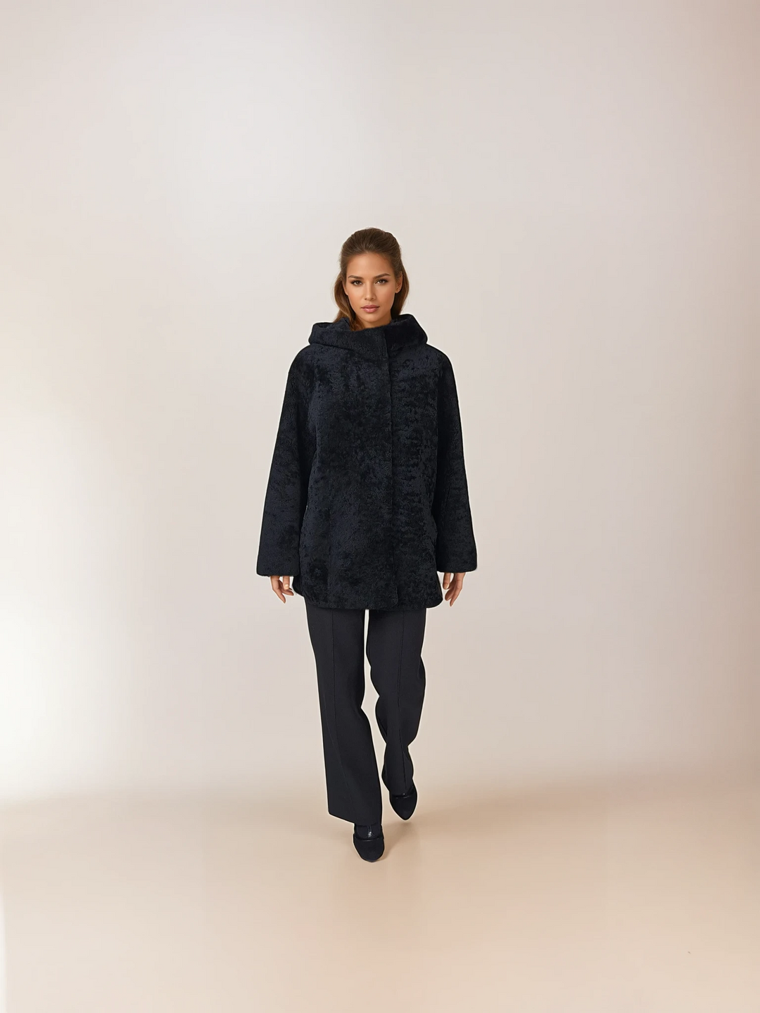 Trinity, 73 cm. - Hood - Curly Lamb - Kvinder - Sort