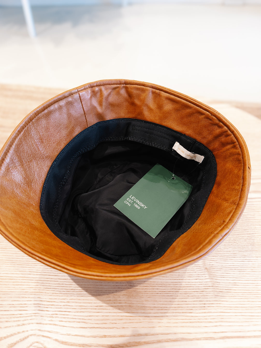 HL24C049 Lærhatt - Lær - Tilbehør - Cognac