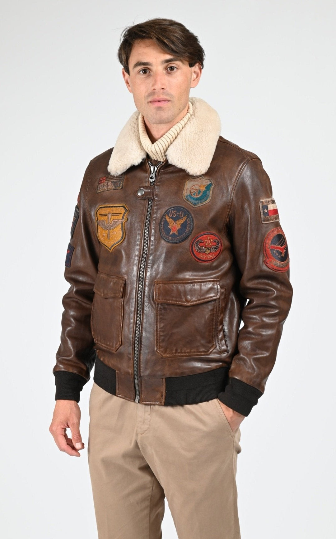 A "MYTHIC 101980" Bison Daytona 73 Pilote Homme details photo