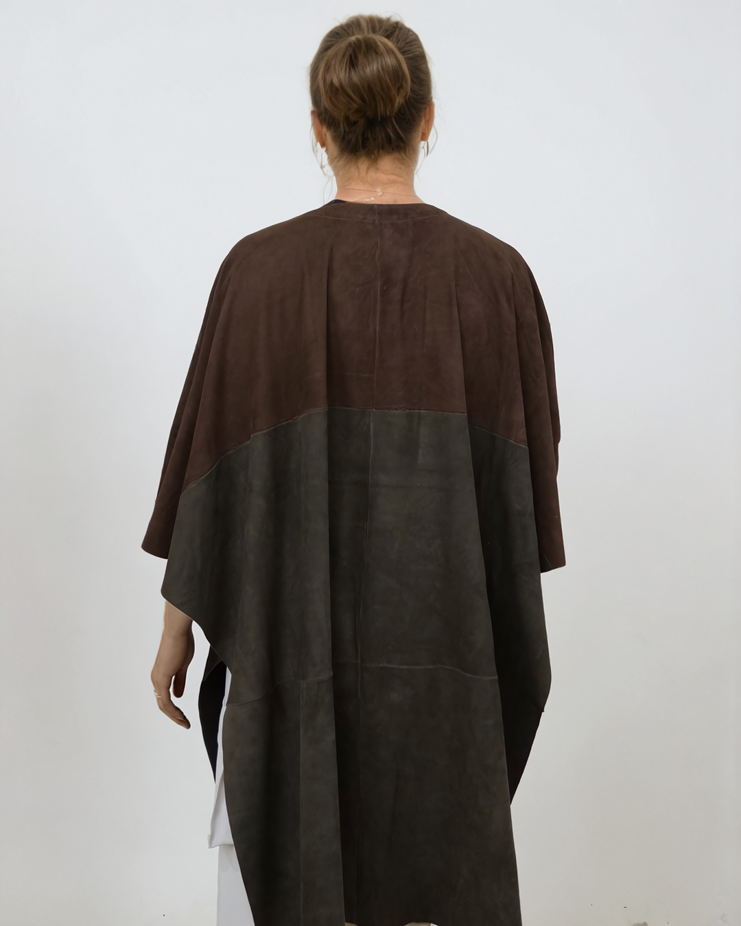 Inna Poncho, 95 cm. – Ziegenwildleder – Damen – Braun &amp; Oliv