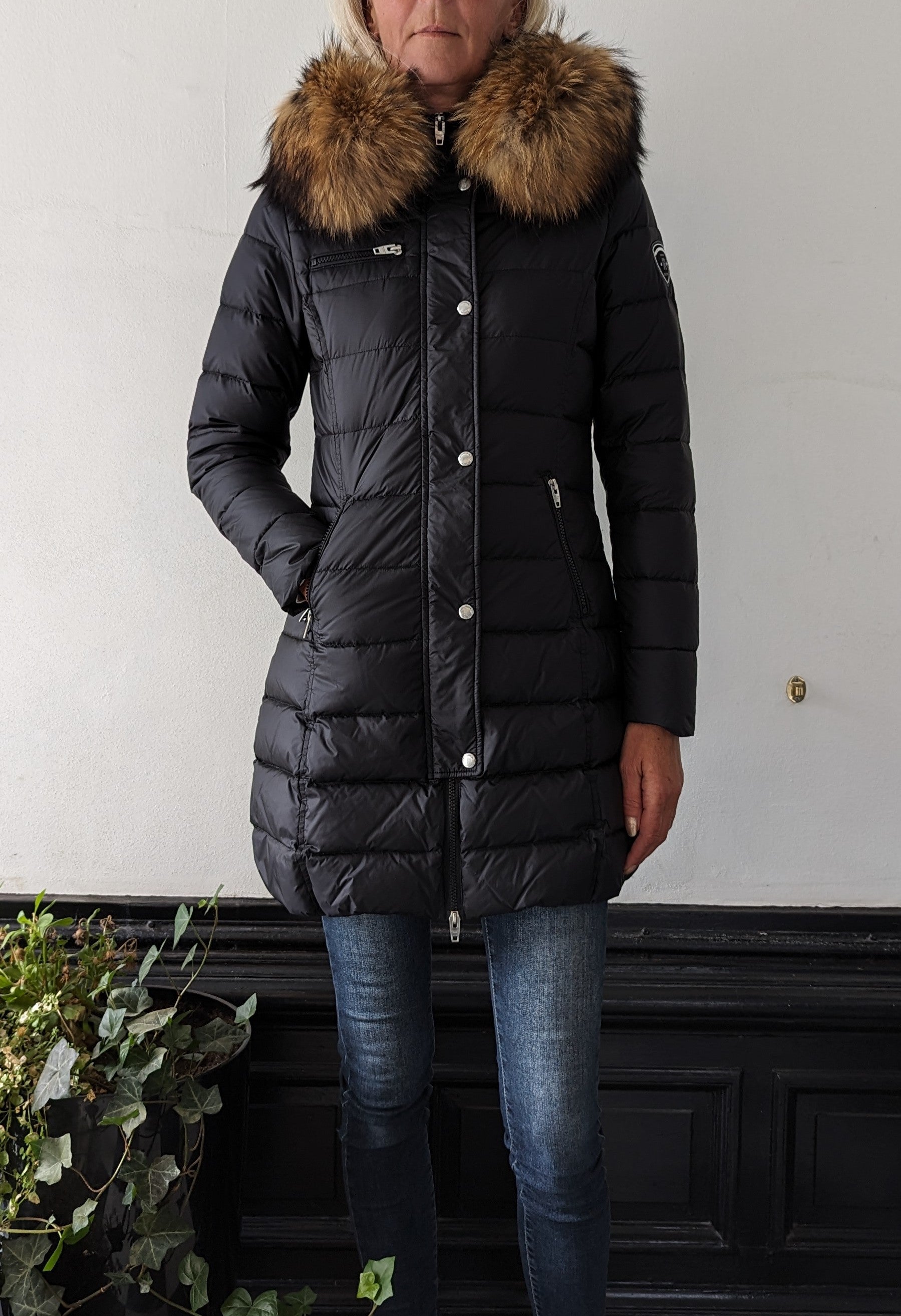 Black puffer jacket womens with fur hood fashion