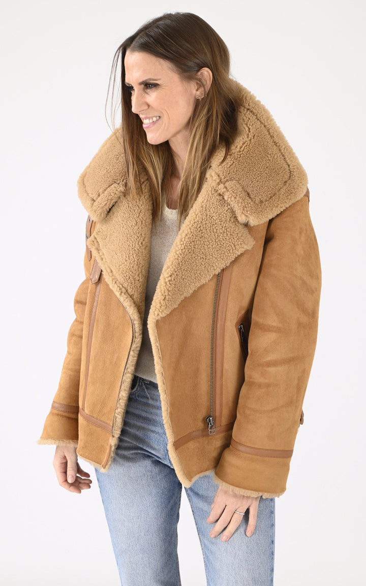 A "CHRISTELLE" Beige Serge Pariente Bombardier Femme closed photo